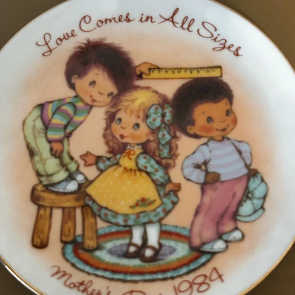 Avon Love Comes in All Sizes Decorative Plate - Yellow, Blue, Pink, Brown